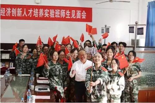 beat365中文官方网站校长谢红星在学生班会上的特别寄语：热爱生活，珍爱生命